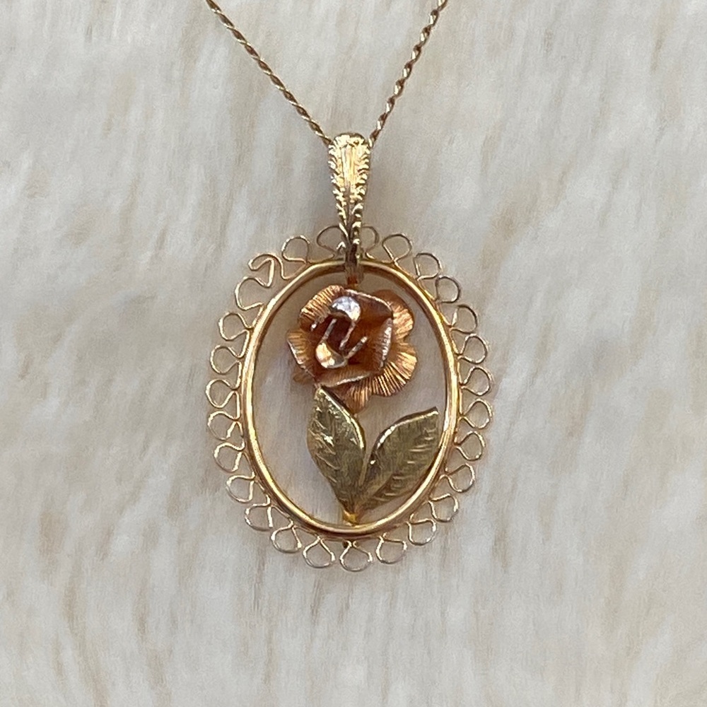 Rose pendant